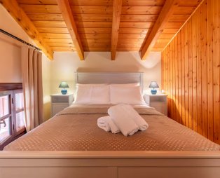 ParnaView Chalet: Ζεστή απόδραση μέσα στη φύση στο Λιβάδι Αράχωβας