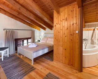 ParnaView Chalet: Ζεστή απόδραση μέσα στη φύση στο Λιβάδι Αράχωβας