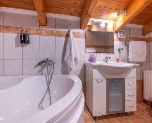 ParnaView Chalet: Ζεστή απόδραση μέσα στη φύση στο Λιβάδι Αράχωβας