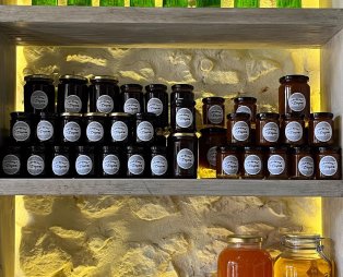 Το Καφενείο του Ζάμπα: Ένα μαγαζί με ιστορία στην καρδιά της Αράχωβας