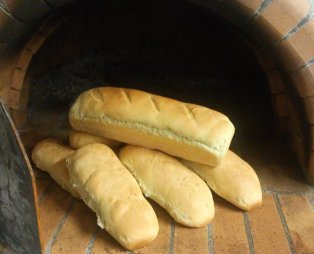 Ταβέρνα Μουτζούρης: Ένα γαστρονομικό ταξίδι δίπλα στο θρυλικό τρενάκι του Πηλίου στα Άνω Λεχώνια