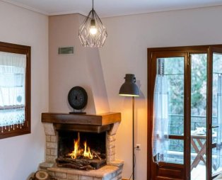 The Foxes: Ένα καταφύγιο στην καρδιά του ελατοδάσους στο Μεγάλο Χωριό Ευρυτανίας