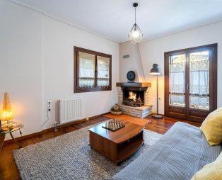 The Foxes: Ένα καταφύγιο στην καρδιά του ελατοδάσους στο Μεγάλο Χωριό Ευρυτανίας