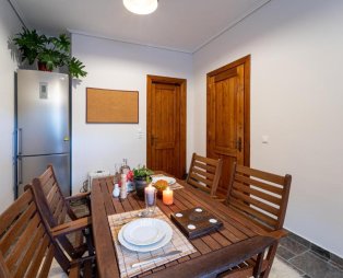 The Foxes: Ένα καταφύγιο στην καρδιά του ελατοδάσους στο Μεγάλο Χωριό Ευρυτανίας