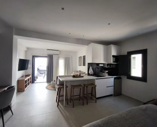 Exo Santorini: Πολυτελής διαμονή στην αυθεντική πλευρά της Σαντορίνης