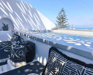 Exo Santorini: Πολυτελής διαμονή στην αυθεντική πλευρά της Σαντορίνης