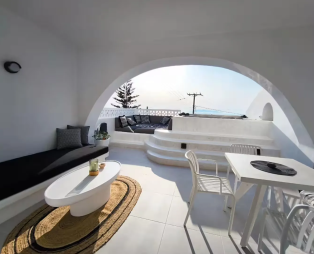 Exo Santorini: Πολυτελής διαμονή στην αυθεντική πλευρά της Σαντορίνης