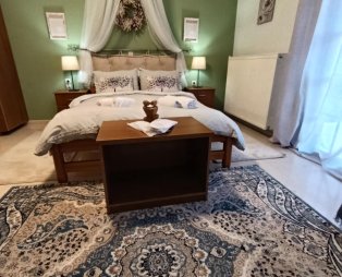 TO KALLION: Ένας παραδοσιακός ξενώνας στο Κλαυσί Ευρυτανίας με υπέροχη θέα στο βουνό 