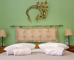 TO KALLION: Ένας παραδοσιακός ξενώνας στο Κλαυσί Ευρυτανίας με υπέροχη θέα στο βουνό 