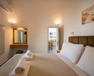 The Lemon Tree House: Μια ήσυχη κατοικία στην καρδιά των Φηρών