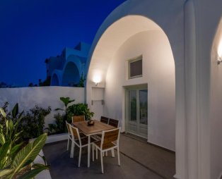 The Lemon Tree House: Μια ήσυχη κατοικία στην καρδιά των Φηρών