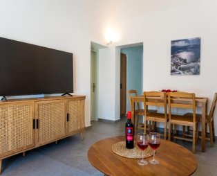 The Lemon Tree House: Μια ήσυχη κατοικία στην καρδιά των Φηρών