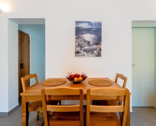 The Lemon Tree House: Μια ήσυχη κατοικία στην καρδιά των Φηρών