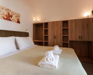 The Lemon Tree House: Μια ήσυχη κατοικία στην καρδιά των Φηρών