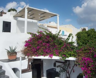 Villa Orpheus Santorini: Oνειρική διαμονή σε μια παραδοσιακή κατοικία της Σαντορίνης