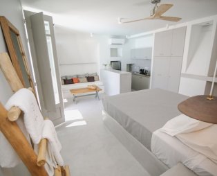 Thimari Lodge: Η κυκλαδίτικη αρχιτεκτονική συναντά τη σύγχρονη ματιά στη Σαντορίνη