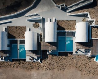 Thimari Lodge: Η κυκλαδίτικη αρχιτεκτονική συναντά τη σύγχρονη ματιά στη Σαντορίνη