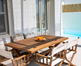 Thimari Lodge: Η κυκλαδίτικη αρχιτεκτονική συναντά τη σύγχρονη ματιά στη Σαντορίνη