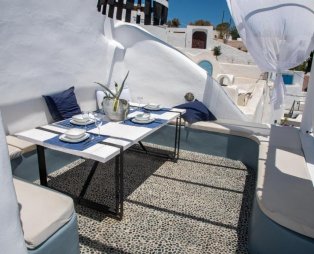 Villa Orpheus Santorini: Oνειρική διαμονή σε μια παραδοσιακή κατοικία της Σαντορίνης