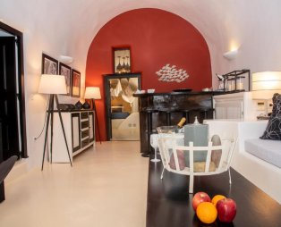 Villa Orpheus Santorini: Oνειρική διαμονή σε μια παραδοσιακή κατοικία της Σαντορίνης