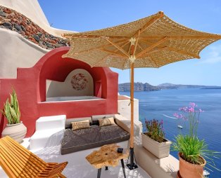 Nano Oia Collection: Εκεί όπου το ηλιοβασίλεμα συναντά την ψυχή της Σαντορίνης