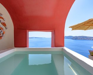 Nano Oia Collection: Εκεί όπου το ηλιοβασίλεμα συναντά την ψυχή της Σαντορίνης