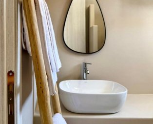 Aenya Kythnos Villas: Φιλοξενία που ξεχωρίζει στην ήρεμη πλευρά της Κύθνου