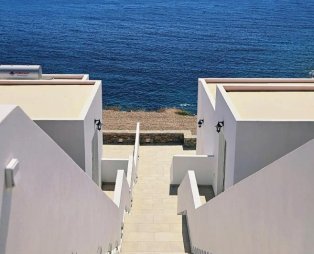 Aenya Kythnos Villas: Φιλοξενία που ξεχωρίζει στην ήρεμη πλευρά της Κύθνου