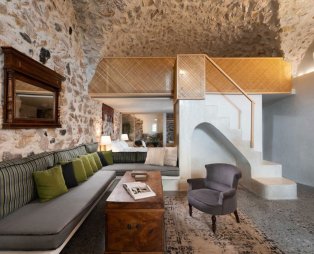 Canava Villas: Μοναδική εμπειρία διαμονής σε ένα παλιό οινοποιείο της Σαντορίνης