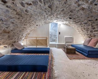 Canava Villas: Μοναδική εμπειρία διαμονής σε ένα παλιό οινοποιείο της Σαντορίνης