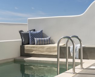 Chora Kythnos Suites: Πολυτελής διαμονή στην καρδιά της Κύθνου