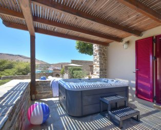 Κέως by the sea: Διακοπές στην Κέα με θέα το μοναδικό μπλε του Αιγαίου