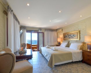 Κέως by the sea: Διακοπές στην Κέα με θέα το μοναδικό μπλε του Αιγαίου