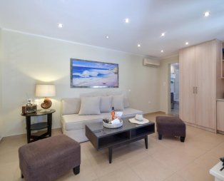 Κέως by the sea: Διακοπές στην Κέα με θέα το μοναδικό μπλε του Αιγαίου