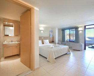 Κέως by the sea: Διακοπές στην Κέα με θέα το μοναδικό μπλε του Αιγαίου