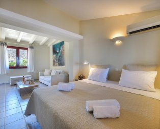 Κέως by the sea: Διακοπές στην Κέα με θέα το μοναδικό μπλε του Αιγαίου