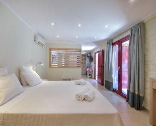 Κέως by the sea: Διακοπές στην Κέα με θέα το μοναδικό μπλε του Αιγαίου