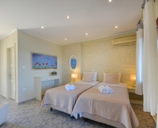 Κέως by the sea: Διακοπές στην Κέα με θέα το μοναδικό μπλε του Αιγαίου