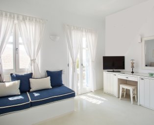 MV Kythnos Seaside Villa: Απόδραση σε ένα τοπίο της Κύθνου που κόβει την ανάσα