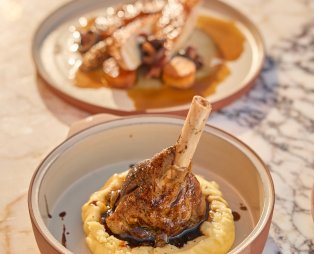 Petra Restaurant: Η γαστρονομική καρδιά του Sun Aeriko στην Τήνο