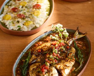 Petra Restaurant: Η γαστρονομική καρδιά του Sun Aeriko στην Τήνο