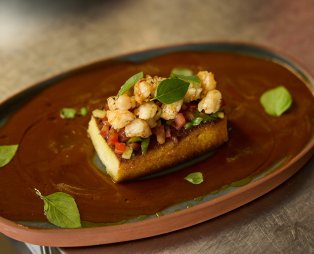 Petra Restaurant: Η γαστρονομική καρδιά του Sun Aeriko στην Τήνο