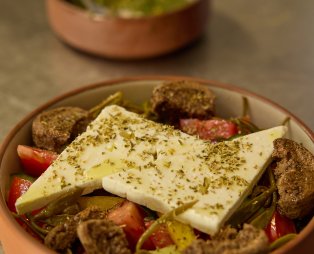 Petra Restaurant: Η γαστρονομική καρδιά του Sun Aeriko στην Τήνο