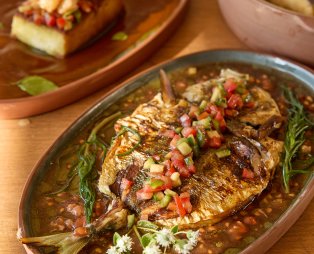 Petra Restaurant: Η γαστρονομική καρδιά του Sun Aeriko στην Τήνο