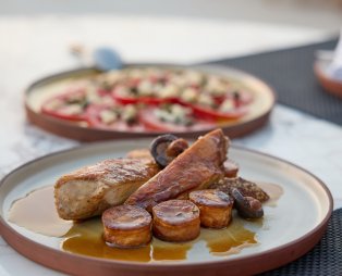 Petra Restaurant: Η γαστρονομική καρδιά του Sun Aeriko στην Τήνο