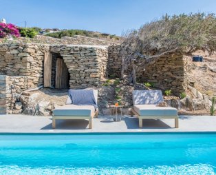 Rockaine Suites: Luxury διαμονή στην Τήνο με θέα το Αιγαίο