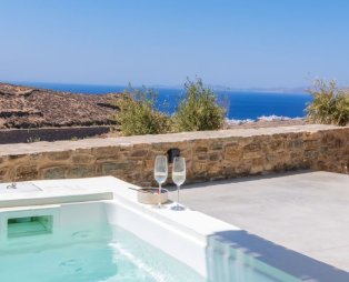 Rockaine Suites: Luxury διαμονή στην Τήνο με θέα το Αιγαίο