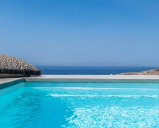 Rockaine Suites: Luxury διαμονή στην Τήνο με θέα το Αιγαίο