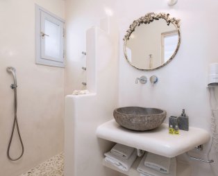 Santorita Suites: Αυθεντική εμπειρία φιλοξενίας στο Ακρωτήρι Σαντορίνης