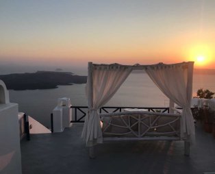 Stilvi Suites: Διαμονή με μαγευτική θέα στο ηφαίστειο της Σαντορίνης